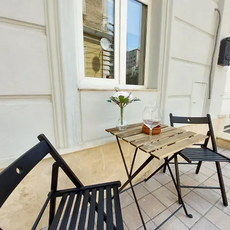 Апартаменти Sweet Dreams Lovely Duplex Universitate